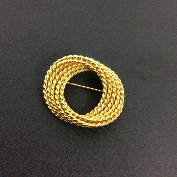 Vintage 80s Goldtone Twisted Braided Oval Brooch Lapel Pin Metal Alloy - Picture 1 of 3